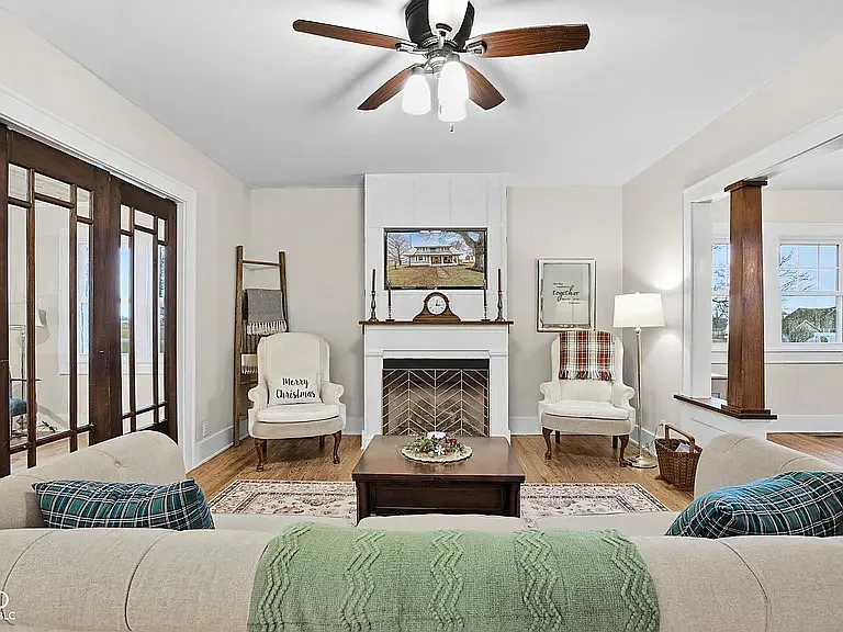 4 bed, 2500 sqft, $1,850 — Photo 4