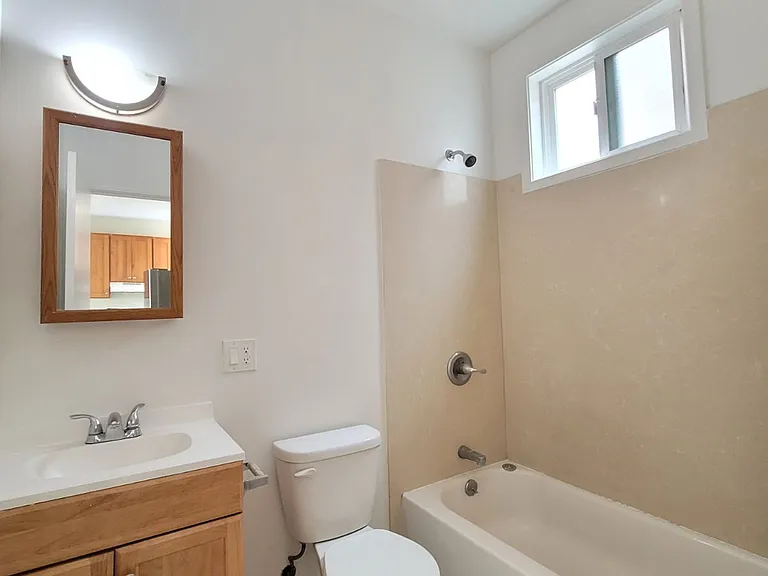 642 Hyde St #5 — Photo 8