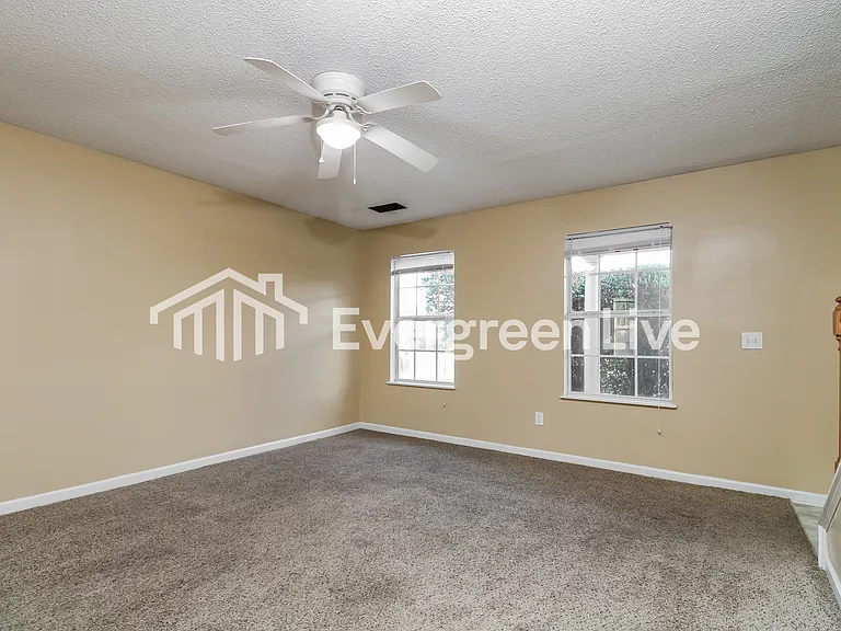 4 Fox Manor Ct — Photo 2