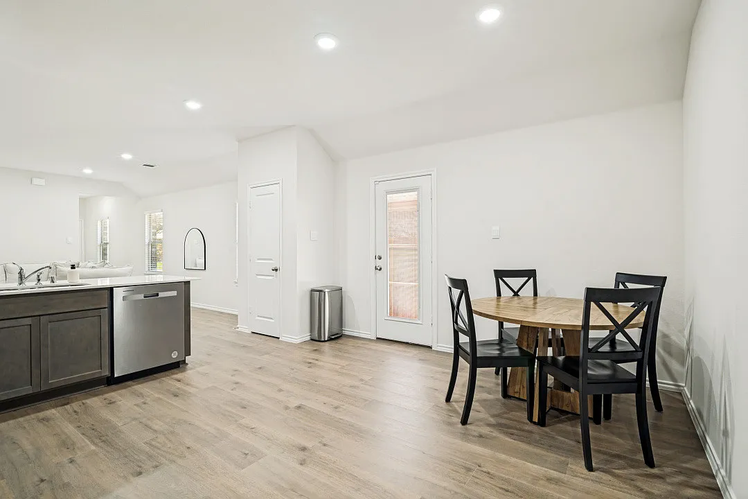 3 bed, 1518 sqft, $2,200 — Photo 2