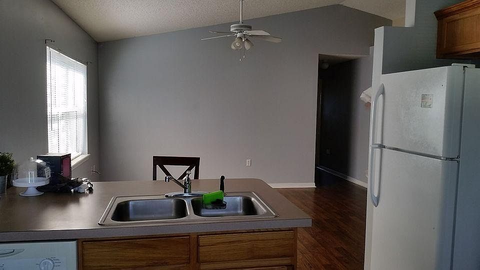 1st image of 1081 Martin Blvd