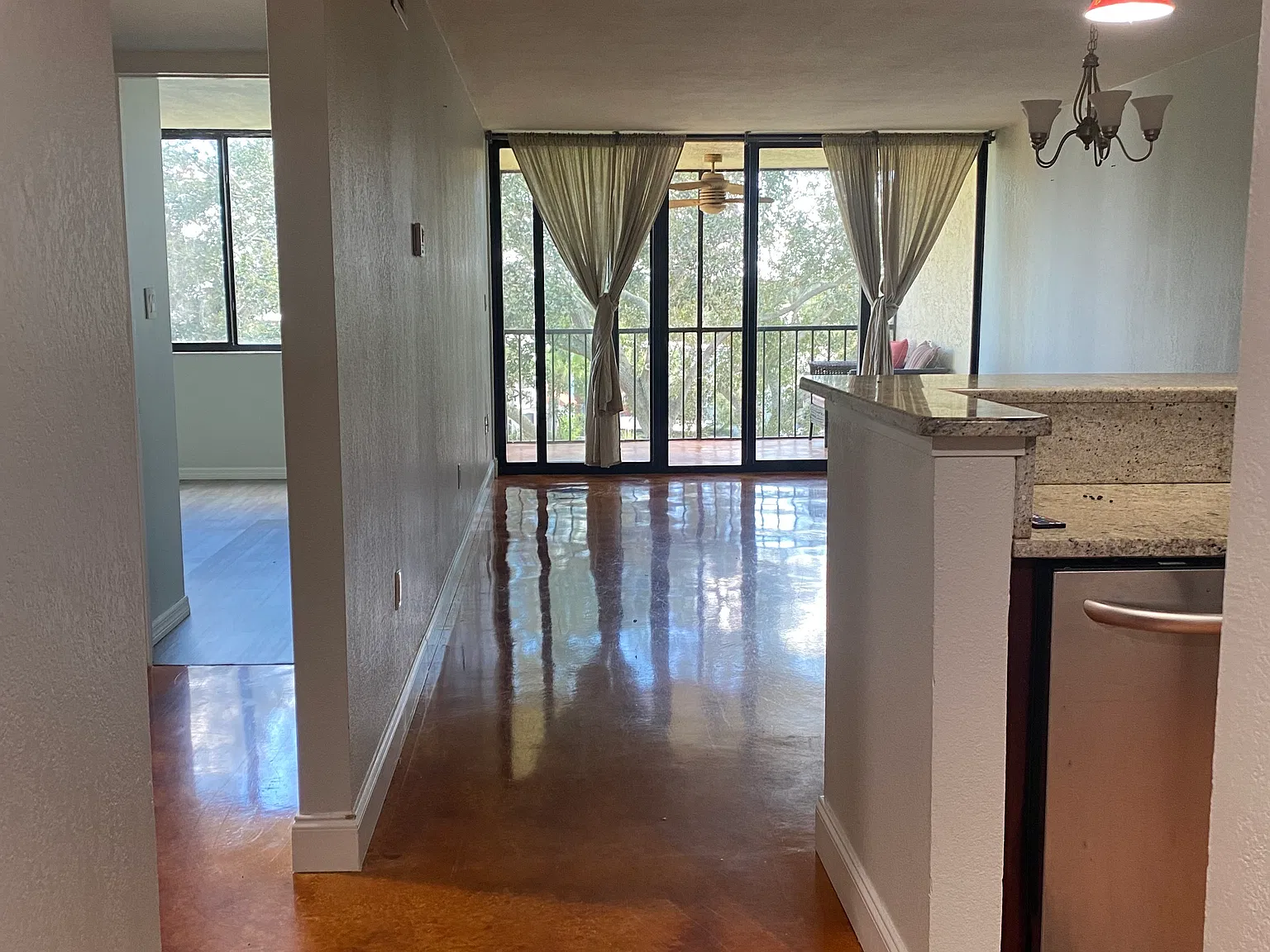 2 bed, 916 sqft, $1,900 — Photo 2