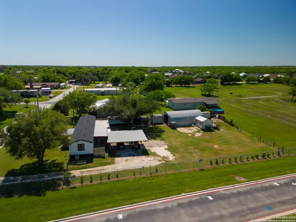 714 W Cheryl, Falls City, TX 78113