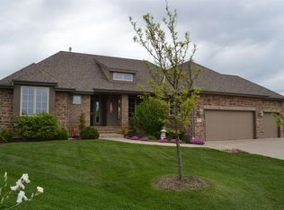 2252 N Williamsgate Ct, Wichita, KS 67228