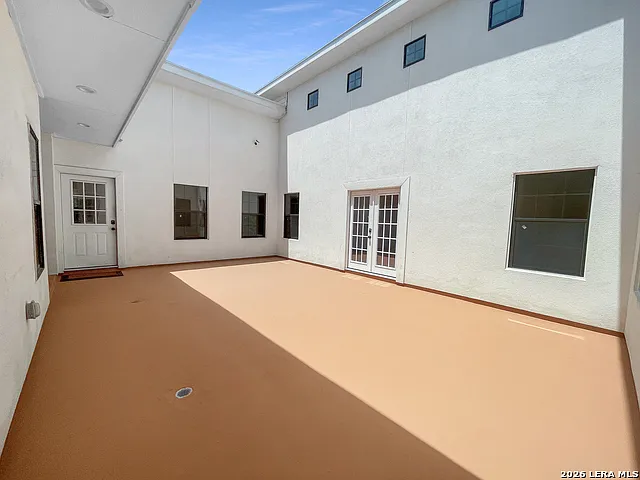 233 Esmeralda Dr — Photo 32