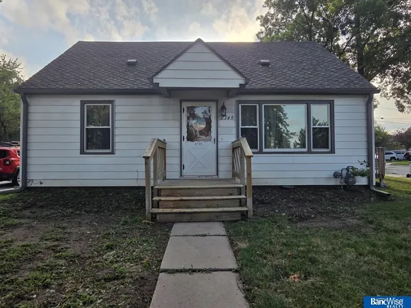 2749 N Cotner Blvd, Lincoln, NE 68507