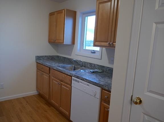 5th image of 90 Townsend Ave #2