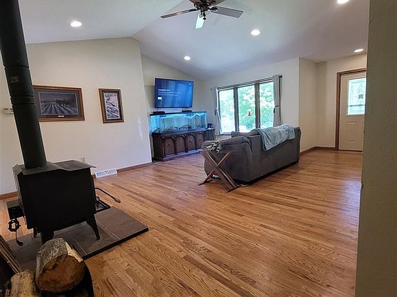 3rd image of 33380 Yeager Ln