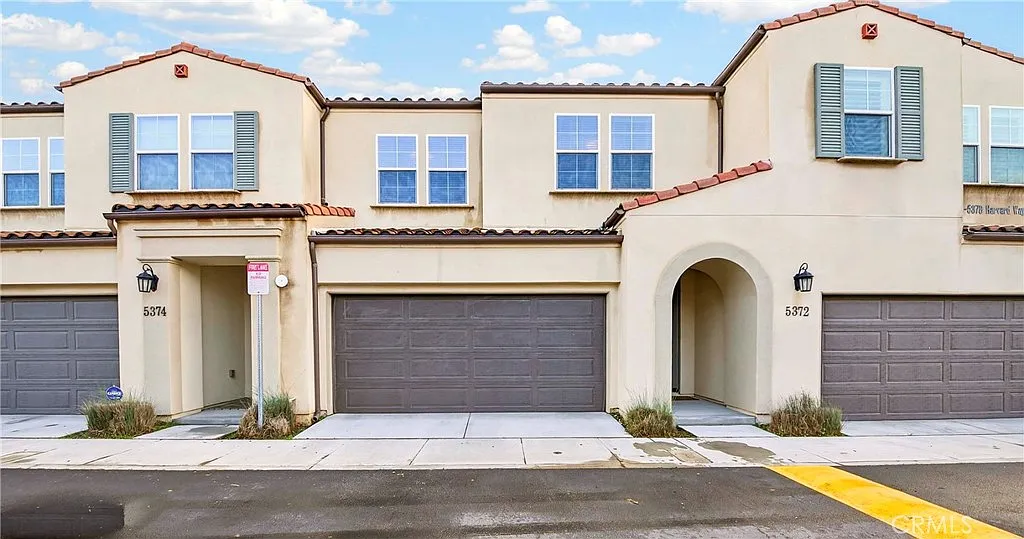 3 bed, 2.5 bath, 1701 sqft, $4,700 — Photo 1