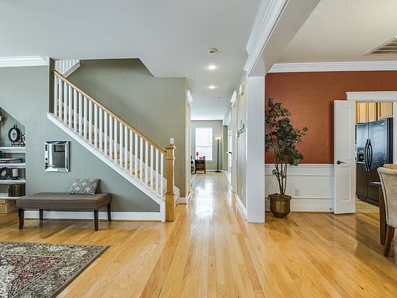 4th image of 1909 Victoria Cir