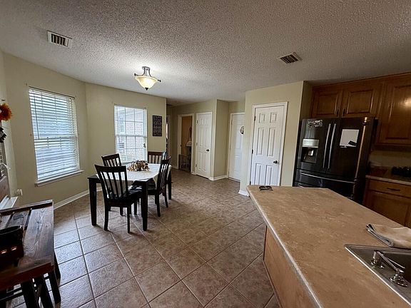 4th image of 41 Park Cir