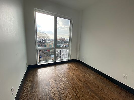 5th image of 338 Palmetto St #4B