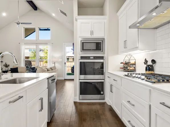 2270 English Ivy Rd, Frisco, TX 75033