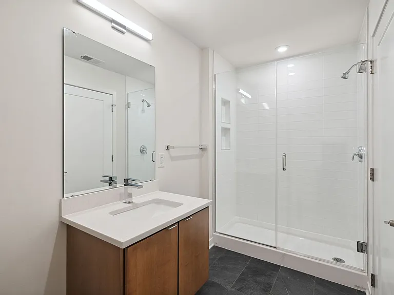 Graduate Pointe — Photo 150