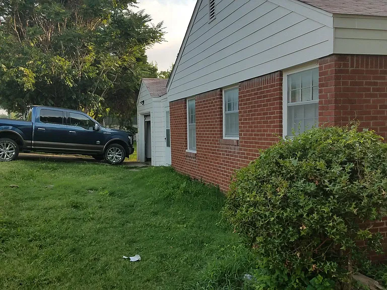 3301 E Jasper St — Photo 2