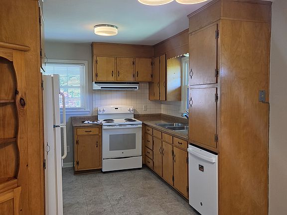 3rd image of 3363 Kingswood Dr