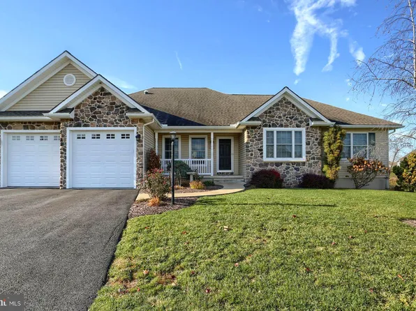 25 Chesterfield Dr, Palmyra, PA 17078