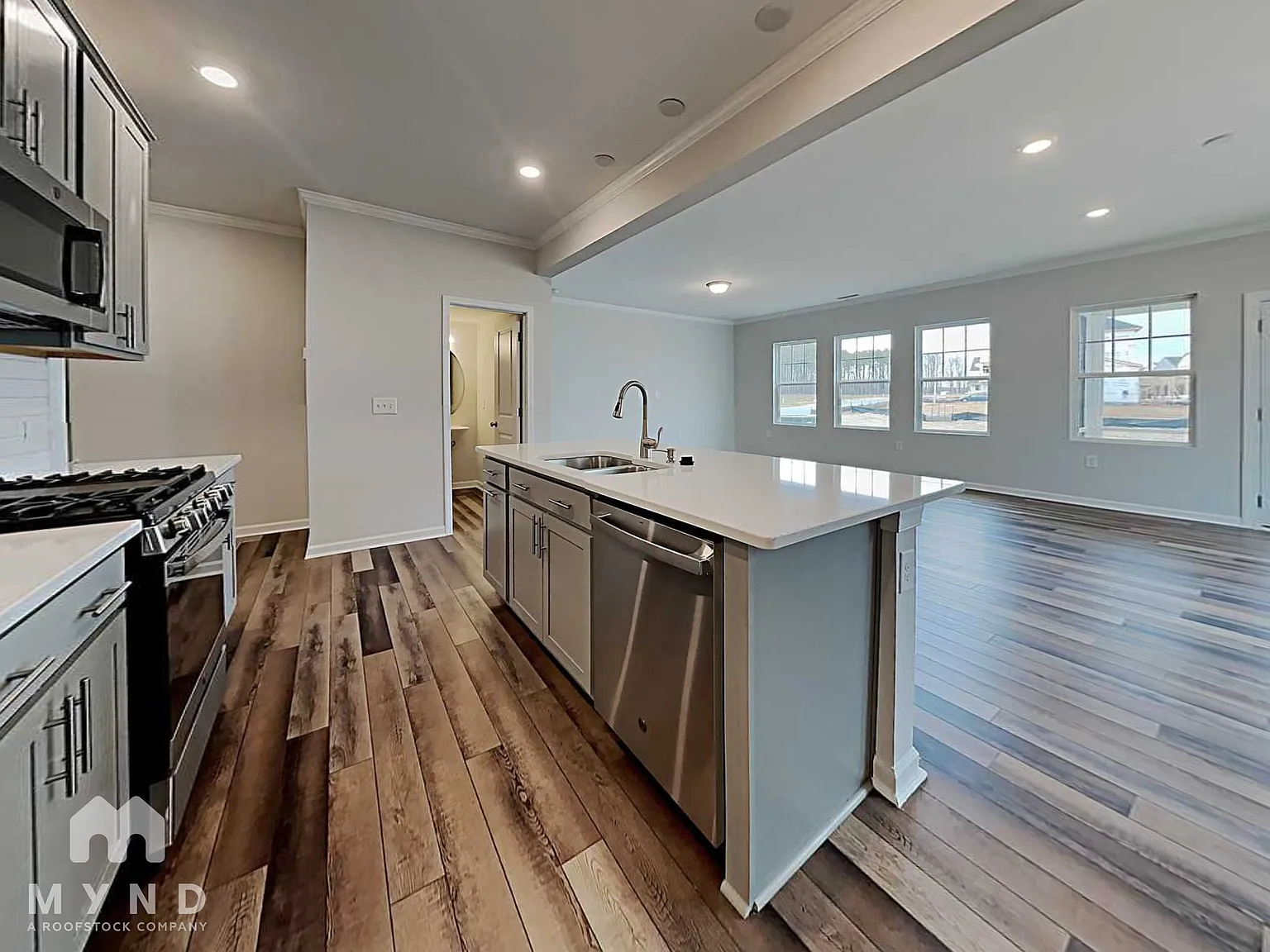 3 bed, 2.5 bath, 1924 sqft, $2,075 — Photo 4