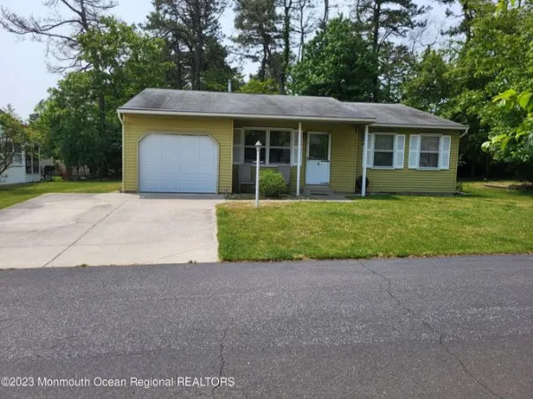 4 Eaton La, Whiting, NJ 08759