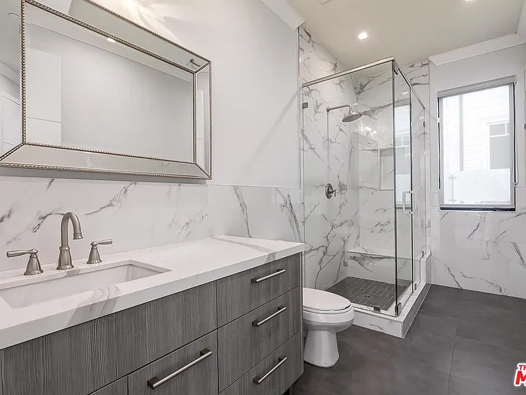 12730 Montana Ave — Photo 17