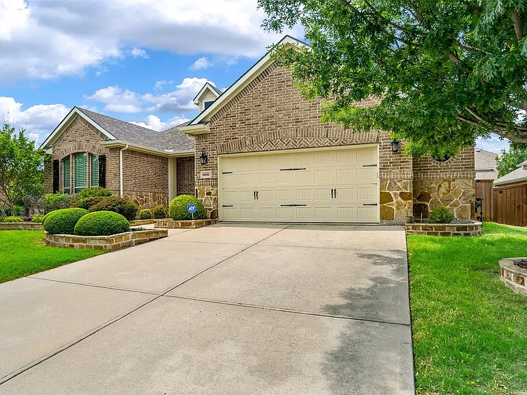 3001 Mosswood Dr — Photo 2