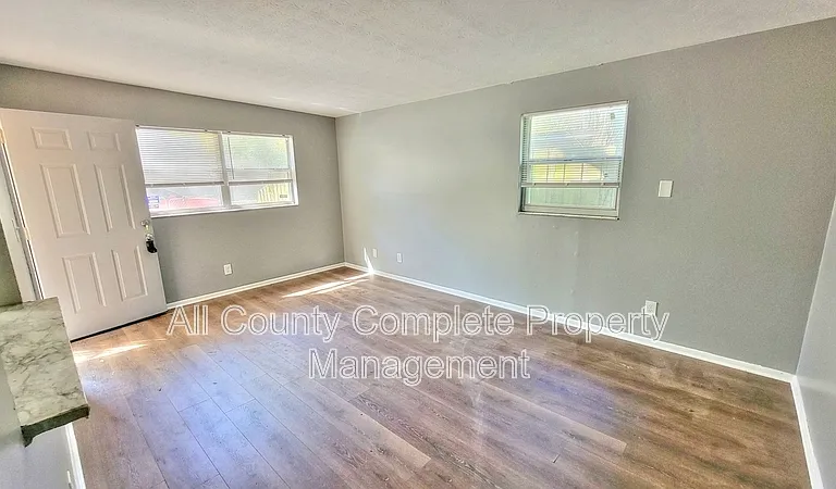 3319 Hunt St — Photo 3