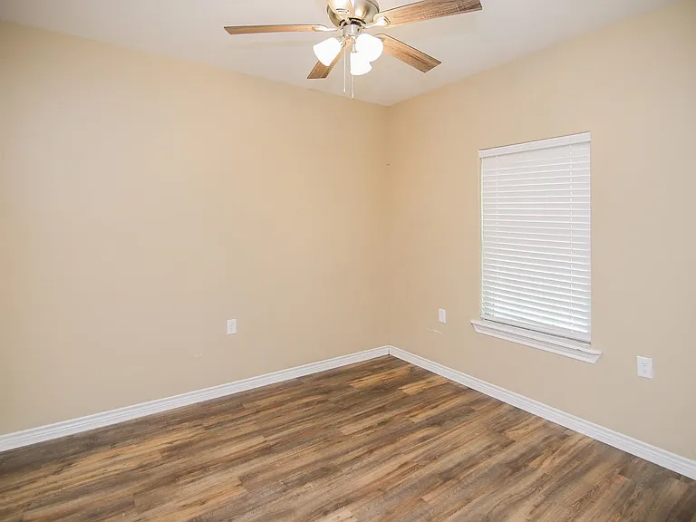 411 Johnson St — Photo 20