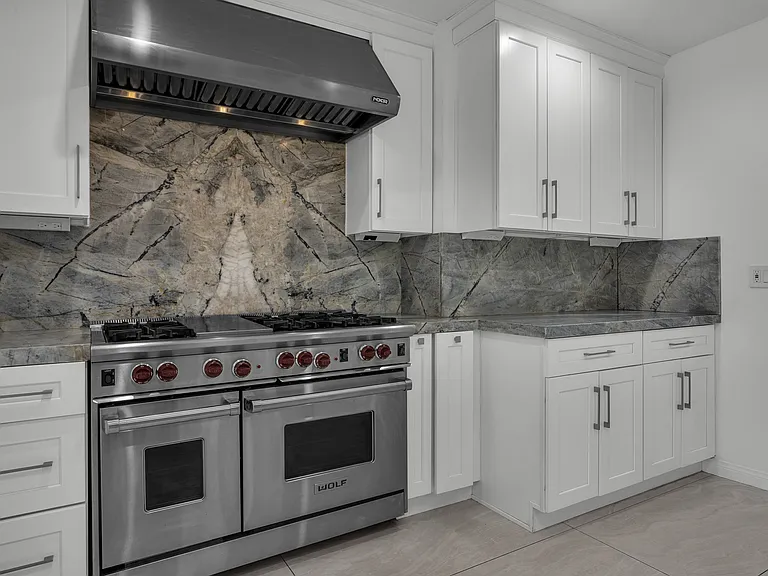 1521 Midvale Ave — Photo 30