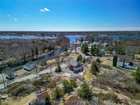 945 Riverside Dr, Wades Landing, ON P0G 1A0