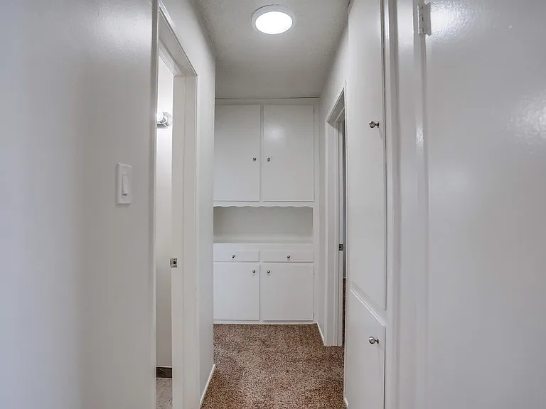 2611 E. Broadway — Photo 14