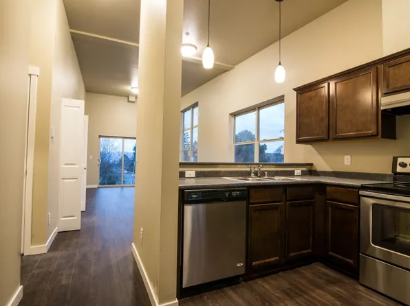 Buck's Plaza, 1610 J St APT 206, Bellingham, WA 98225