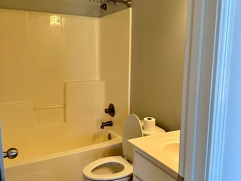 215 Ontario Dr — Photo 14
