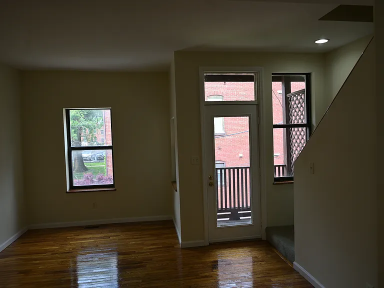 805 Russell Blvd — Photo 9