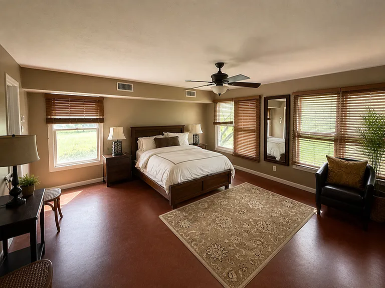 Second large bathroom with on full on suite bathroom