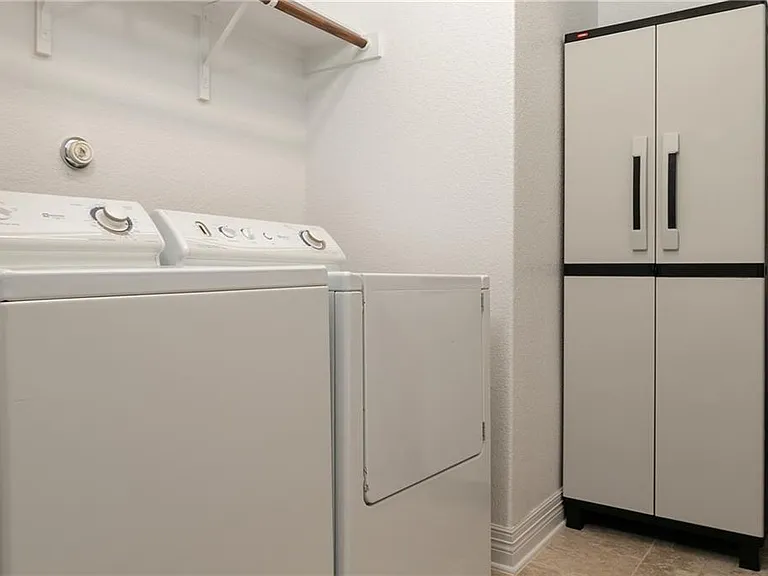 104 Auburn Cv — Photo 19