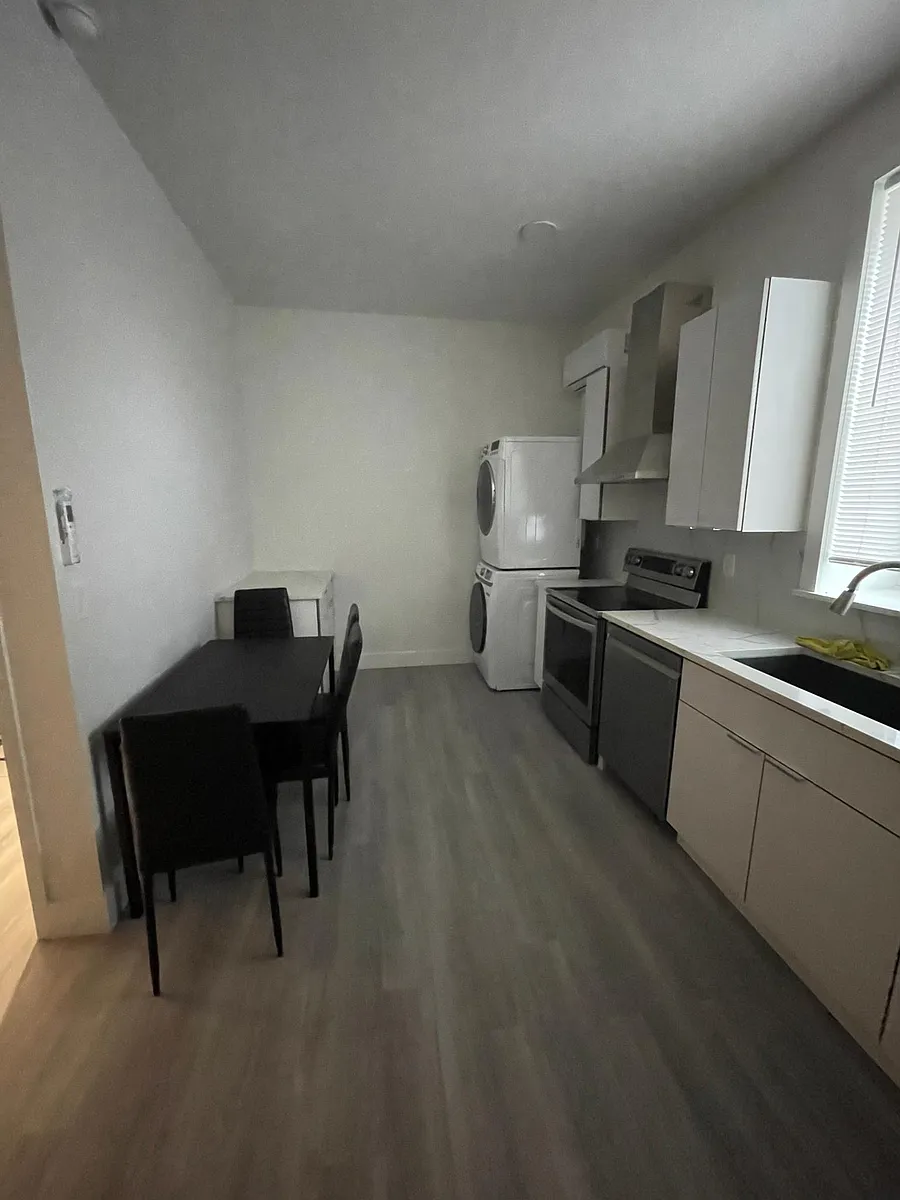 Building Photo - 2842 W Girard Ave #2