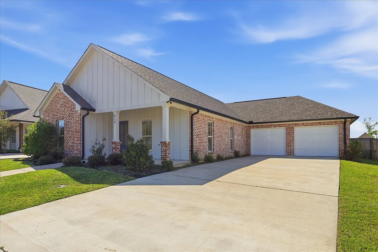 4 bed, 2000 sqft, $2,350 — Photo 2