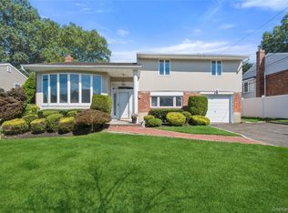 19 Jody Lane, Plainview, NY 11803