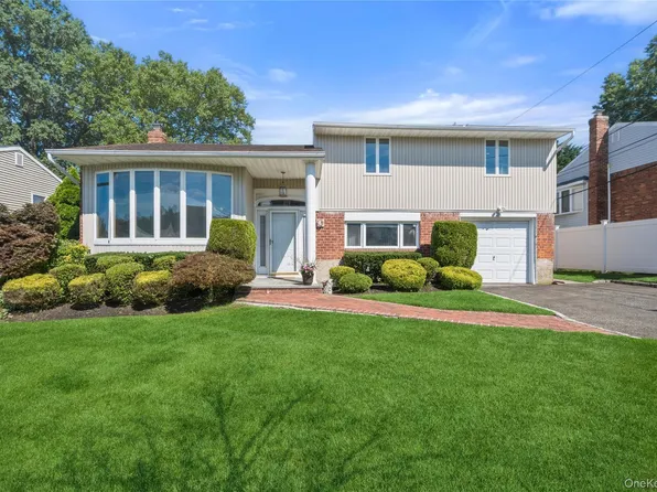 19 Jody Lane, Plainview, NY 11803