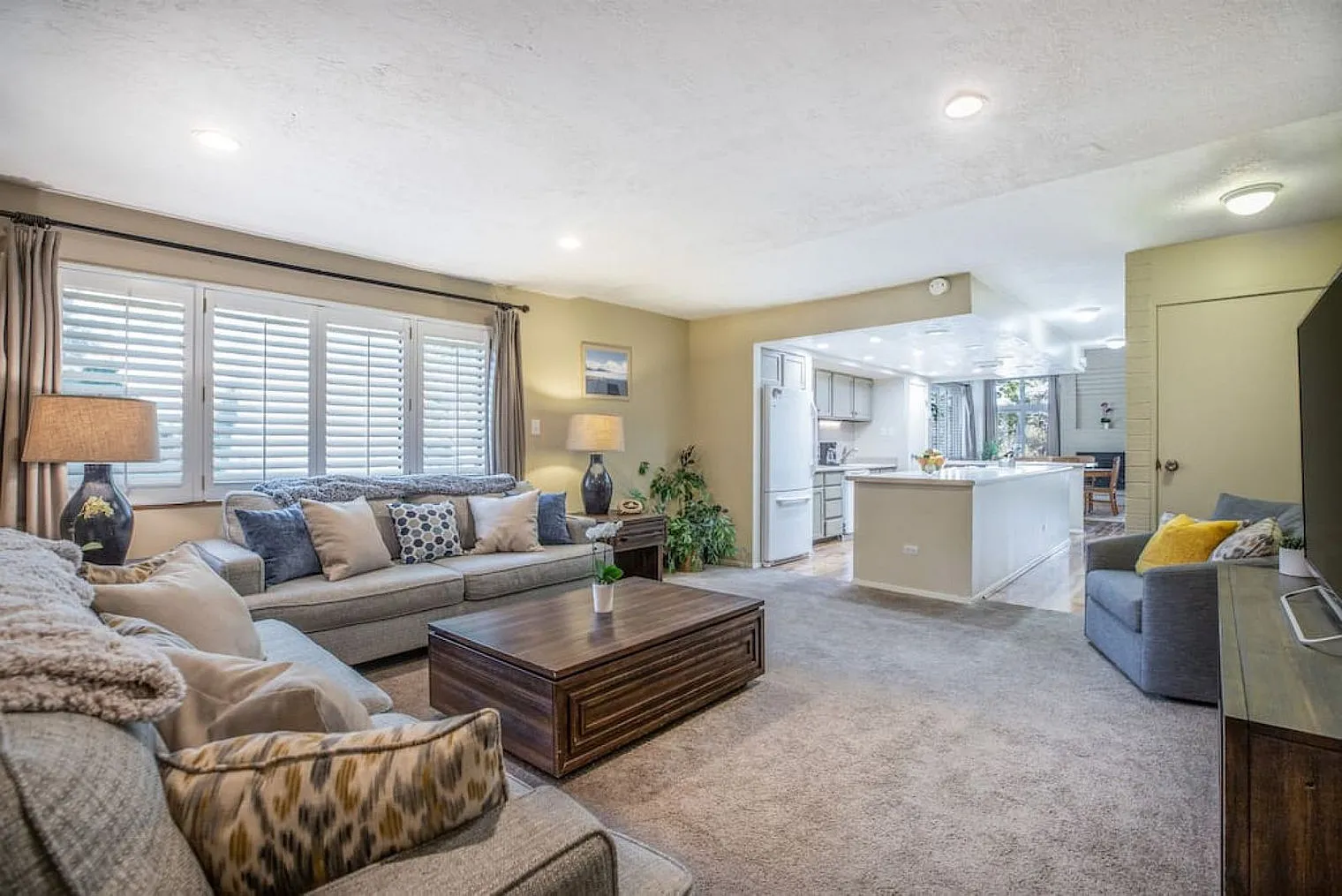 3 bed, 2.5 bath, $3,979 — Photo 2