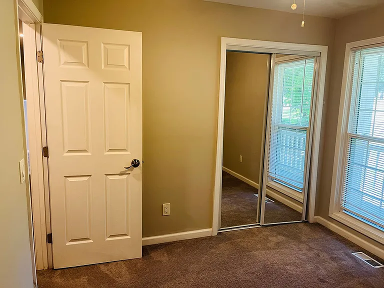 147 N Lake Dr — Photo 26