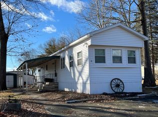 6 Stagecoach Dr, Brookfield, MA 01506