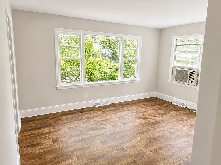 3435 Meredith Ave — Photo 6
