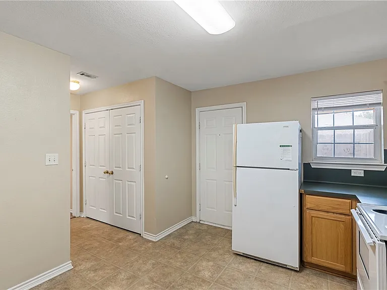 912 Willow Pond St — Photo 13