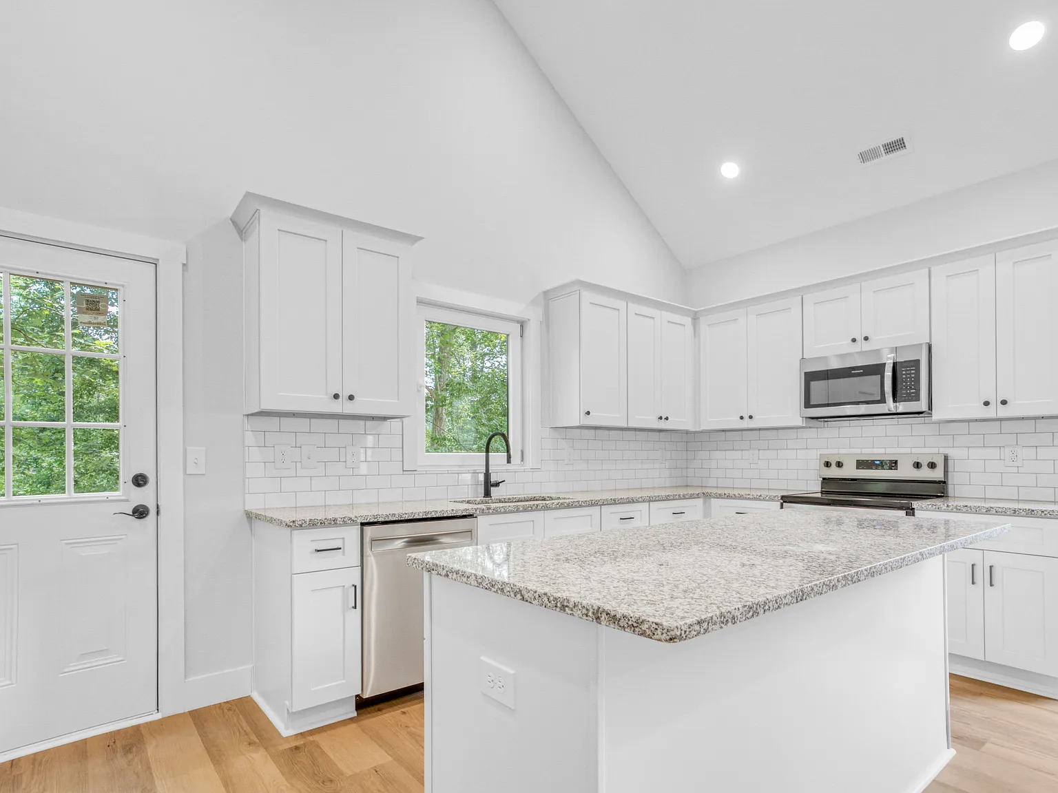 3 bed, 1244 sqft, $1,650 — Photo 4