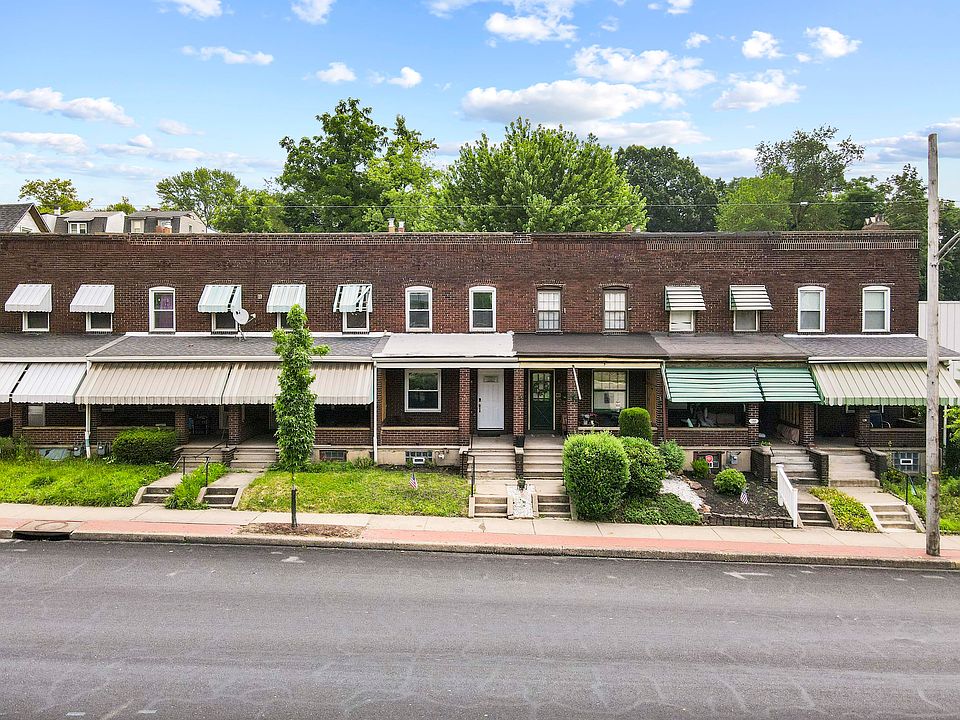 Nestled along Allegheny River Boulevard, the main street with side walks leading to the shopping district. Walk to parks, river walk, Carnegie Library, Yoga Studio's, restaurants, Bakery, Deli, Brewery, and more.