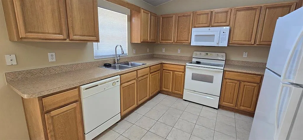 3 bed, 2.0 bath, 1432 sqft, $1,550 — Photo 4