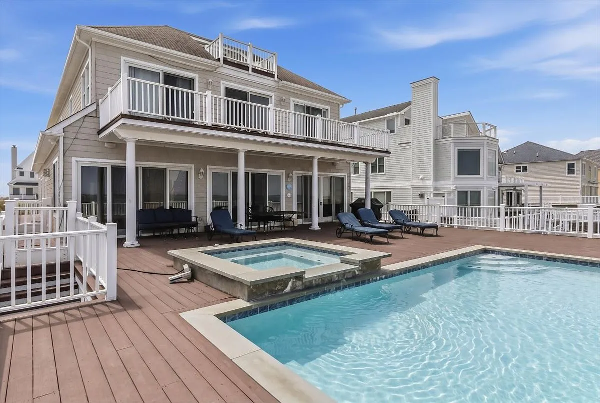 Bayfront Post-Modern Gem on Dune Road — Photo 1