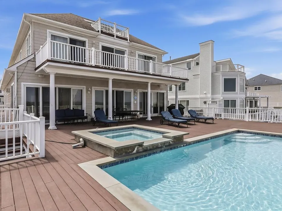 672 Dune Rd