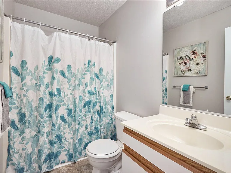 6226 Oakglen Dr — Photo 26